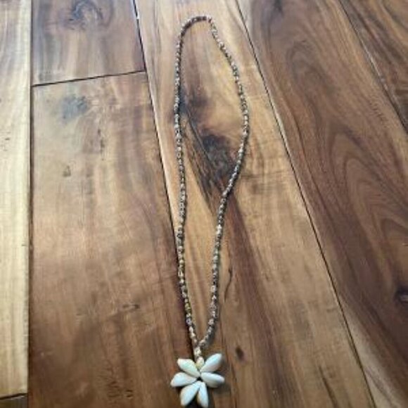 Shell Necklaces. Y2K - Picture 2 of 5